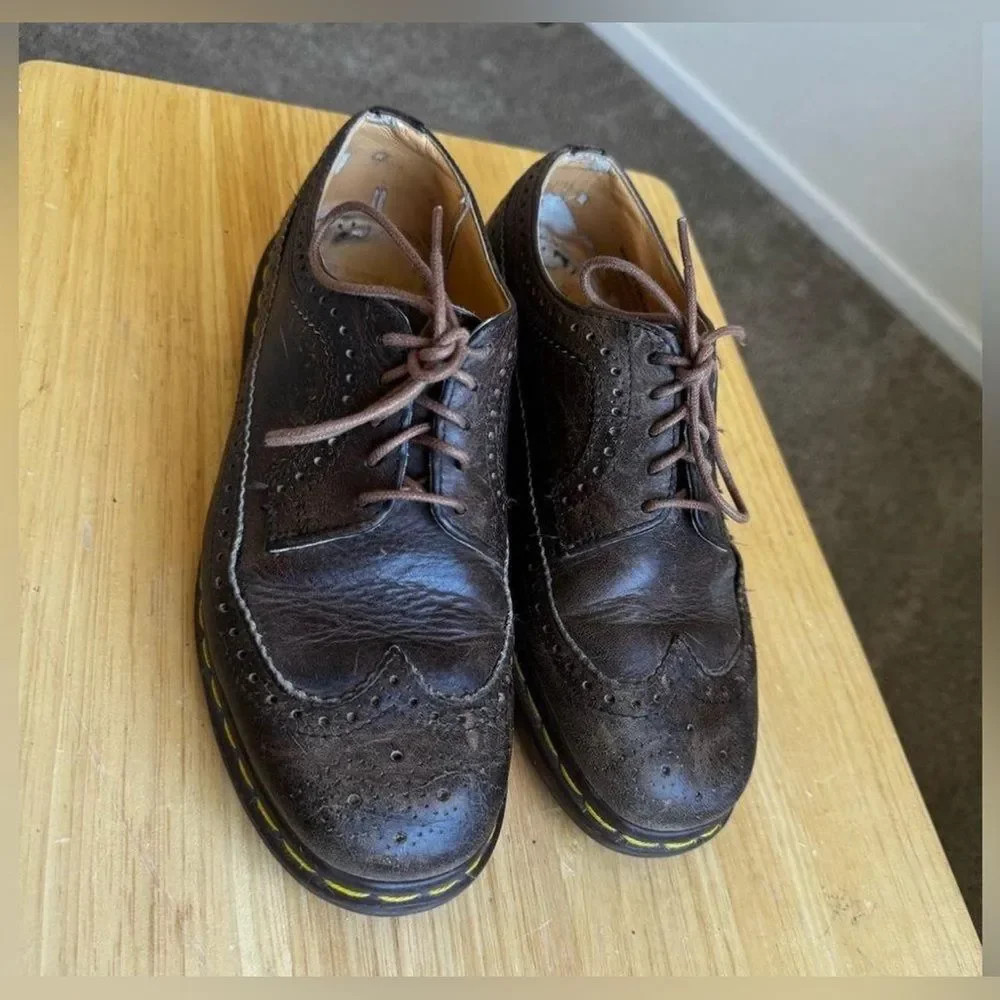 DR Martens Brown UK size 7 US9 England Leather Brogue Wingtip Oxford Shoes